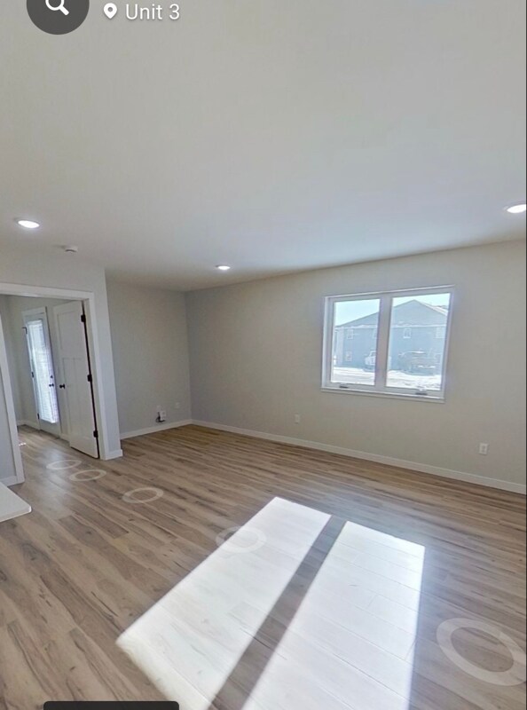 Building Photo - 104 8th Ave SW