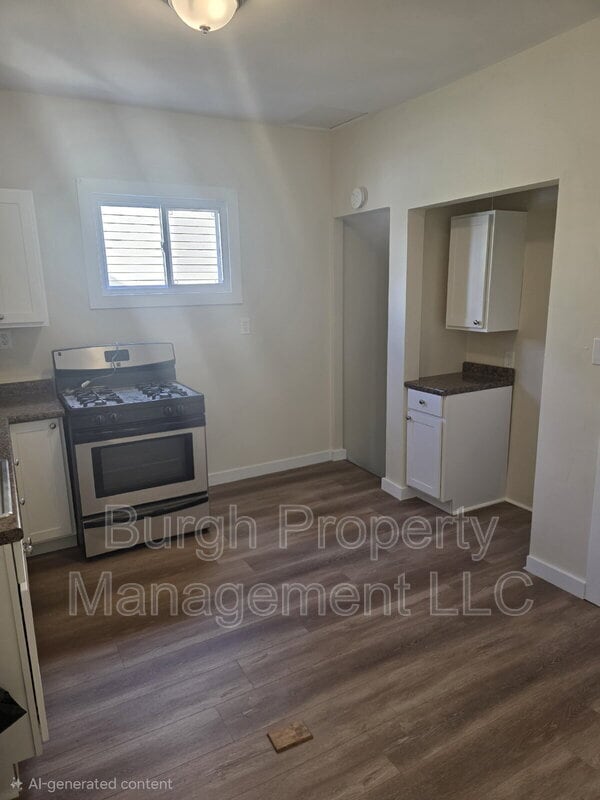 Building Photo - 222 Vine St