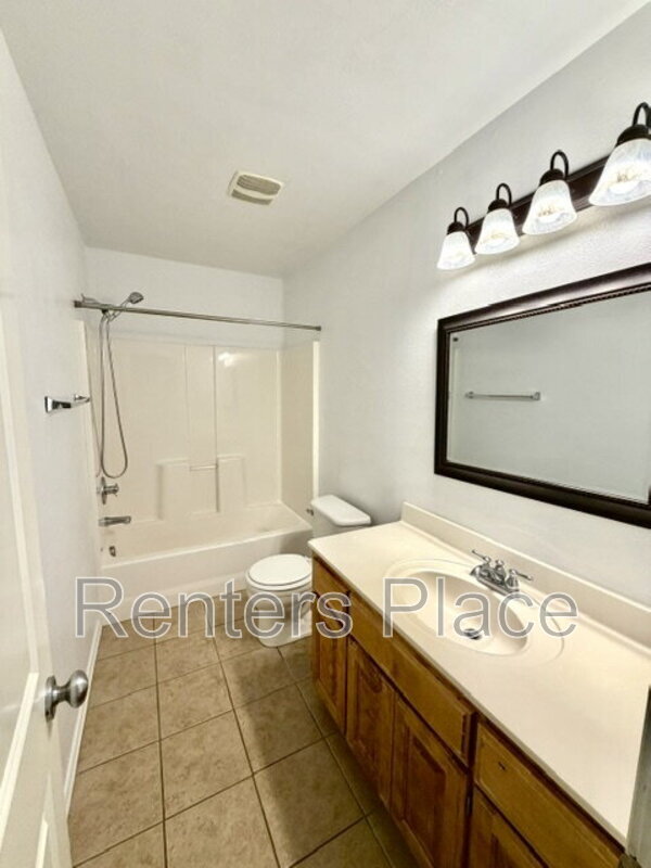 Building Photo - 2006 W J St