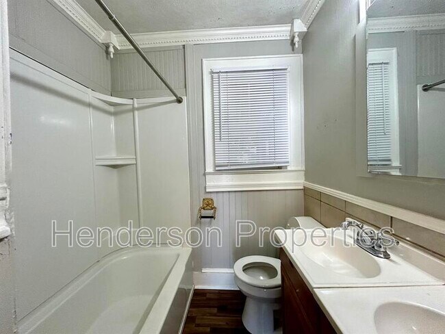 Building Photo - 2549 Pinckney Ave