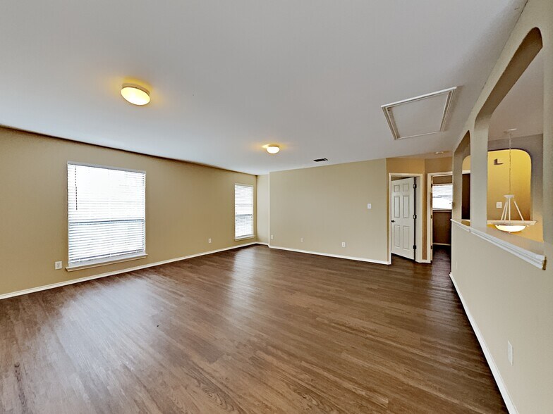 Building Photo - 6907 Macaway Crk