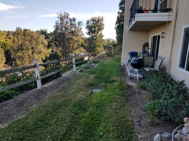 Building Photo - Large 1 Bed/1.5 Bath in Laguna Woods ( 55+ community)