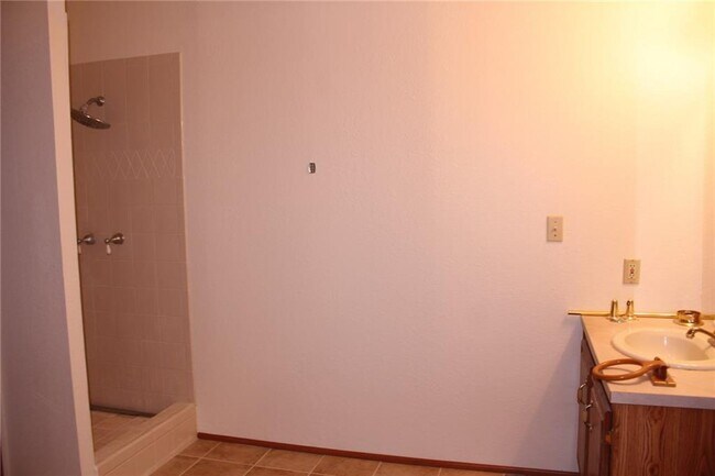 Building Photo - 391 Kc Dr