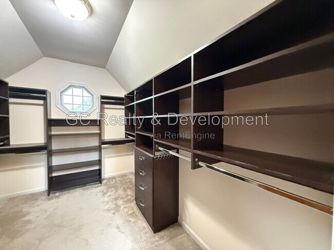Building Photo - 882 Clarendon Ln