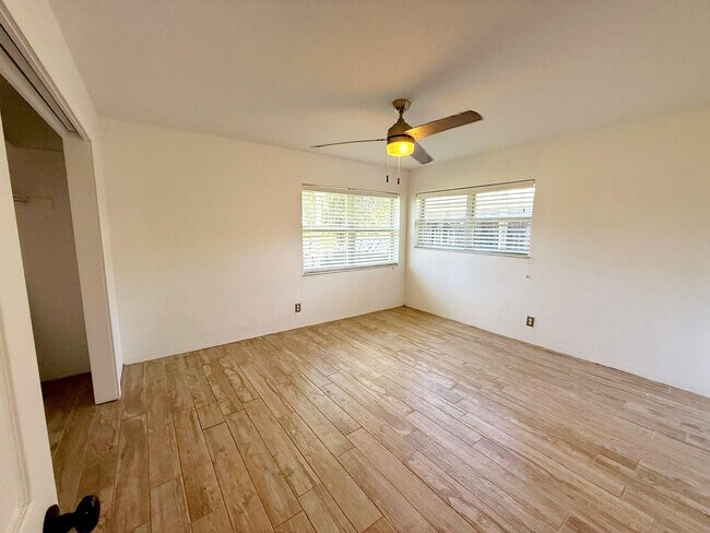 Building Photo - 2957 NW 6th Ave