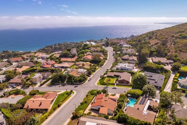 Building Photo - 3636 Malibu Country Dr