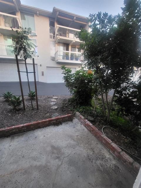 Building Photo - 2319 Caringa Way