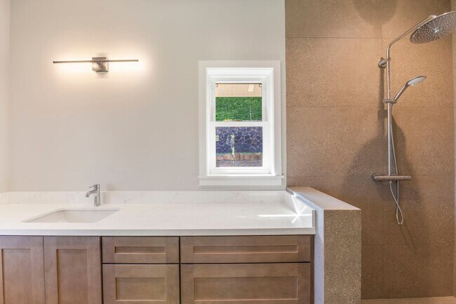 Building Photo - Brand-New 2BR/2BA Home with A/C & Huge Covered Lanai – Wailuku Country Estates