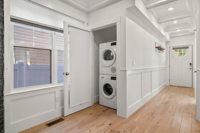 Building Photo - 36 Trull St