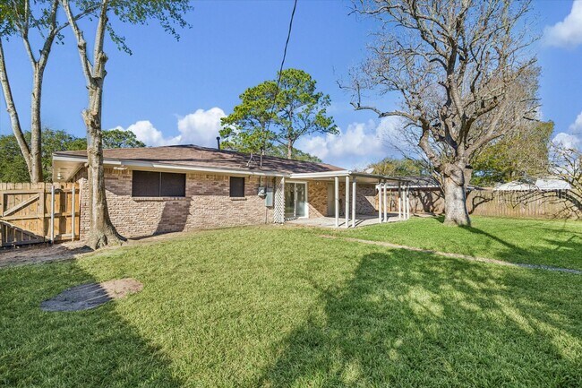 Building Photo - 1703 Raintree Dr