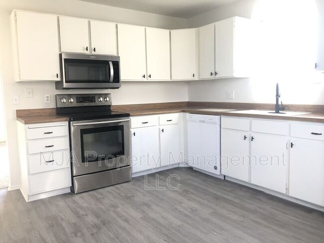 Building Photo - 4936 S La Brea St