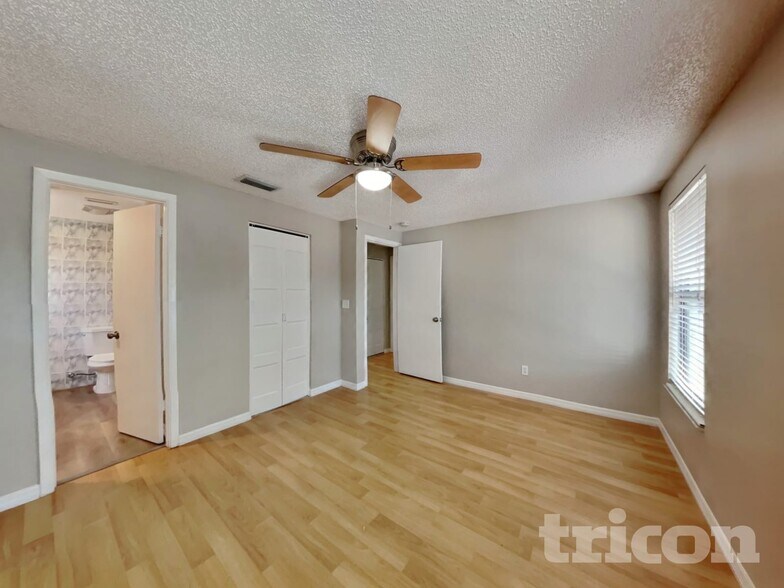 Building Photo - 16128 Foxfire Dr