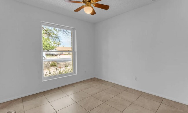 Building Photo - 2935 S Mollera