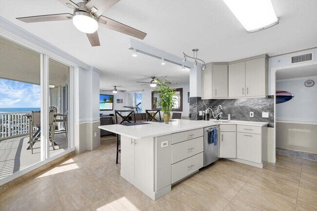 Building Photo - 5049 N Hwy A1A