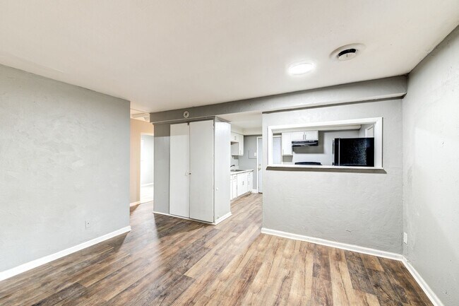 Building Photo - Charming 3-Bedroom Home in a Convenient St. Louis Location!