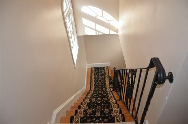 Building Photo - 15 Halsey St