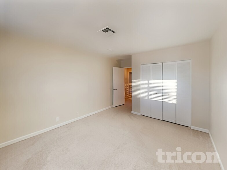 Building Photo - 3746 Terrace Dr