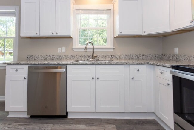 Building Photo - Welcome to this beautiful newly renovated 3-bedroom brick ranch!