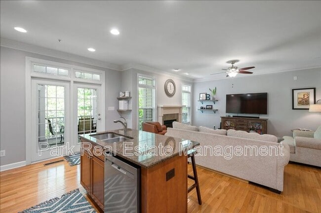 Building Photo - 221 Towne Ridge Ln
