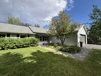 Building Photo - 3 Bed, 2 Bath Single Family Home in Hailey...