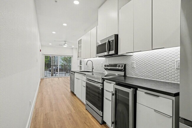 Building Photo - 2217 N Fitzhugh Ave