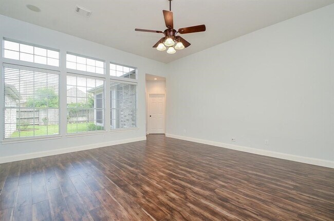 Building Photo - 1723 Crescent Green Dr