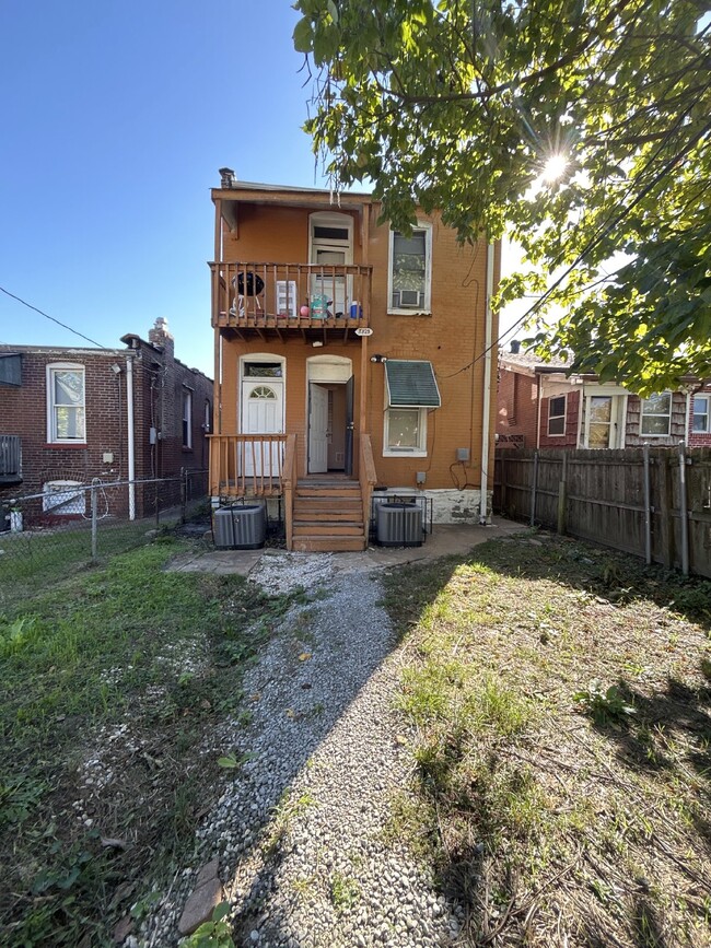 Building Photo - Charming 2-Bed Duplex in South Compton – Y...