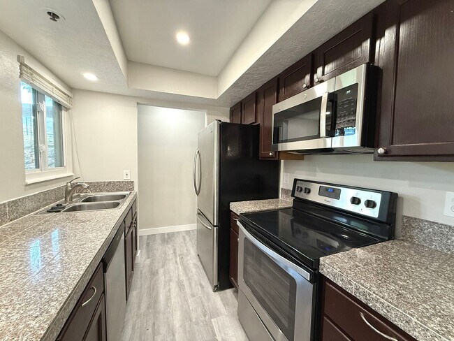 Building Photo - 2 bedroom 2 Bathroom Condo in Park City