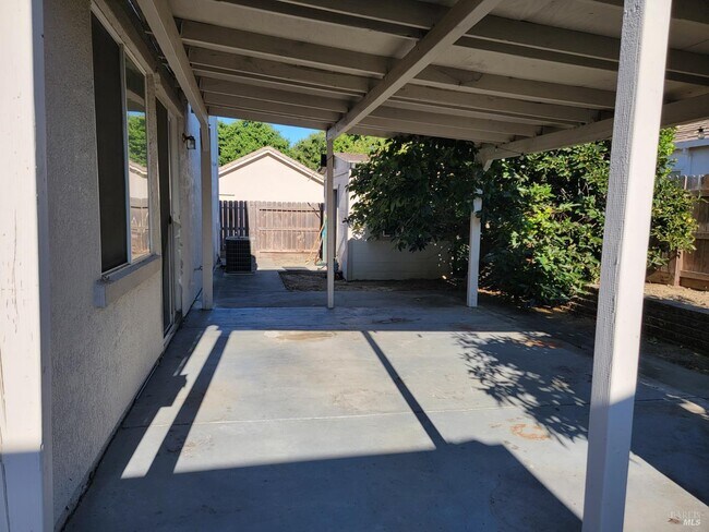 Building Photo - 1609 Vandenberg Cir