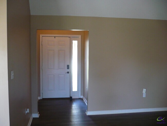 Building Photo - 213 Loxley Dr