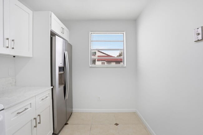 Building Photo - 315 NW 36th Ave