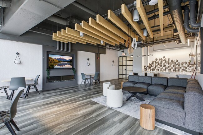 Building Photo - 1530 S State St