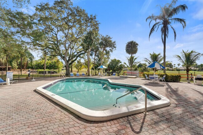 Building Photo - 3800 N Hills Dr