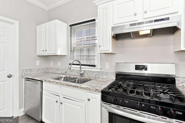 Building Photo - 990 Lena St NW