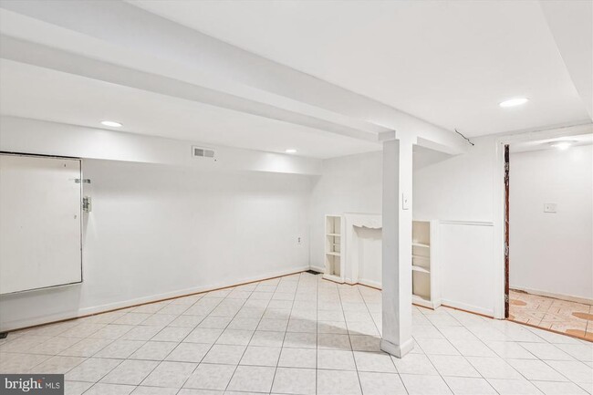Building Photo - 758 19th St NE