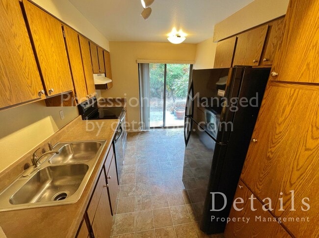 Building Photo - ** APPLICATION PENDING** 2BR Bremerton Condo, Incl W/S/G