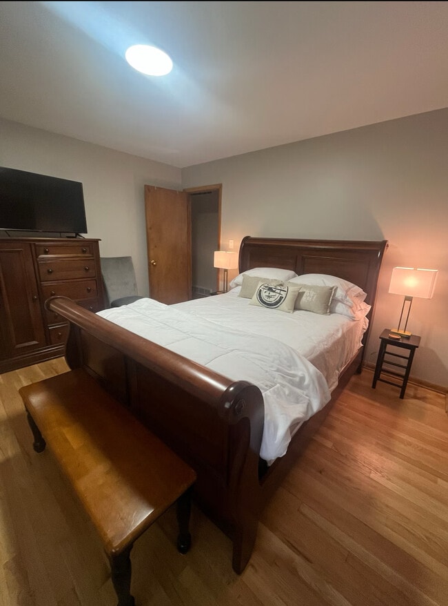 Building Photo - 5922 S Howell Ave