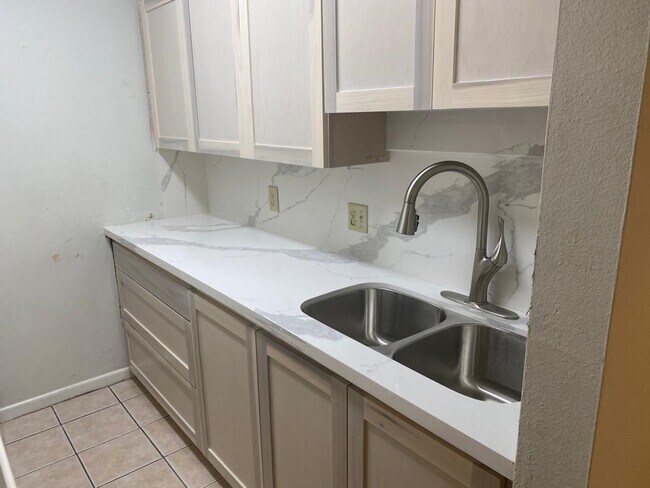 Building Photo - 5302 Springfield Ave