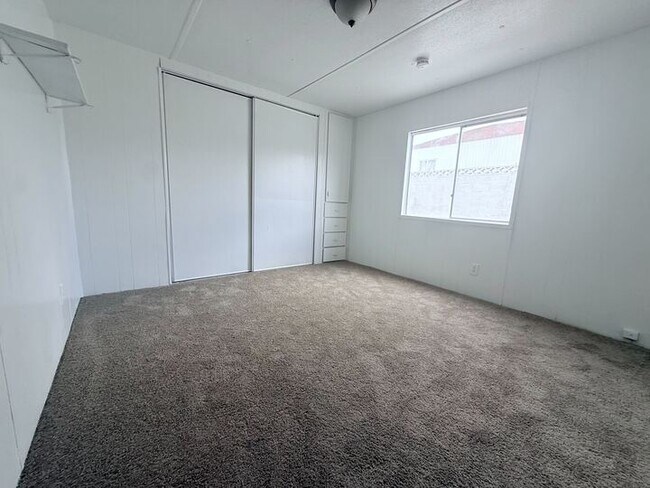 Building Photo - 3601 E Wyoming Ave