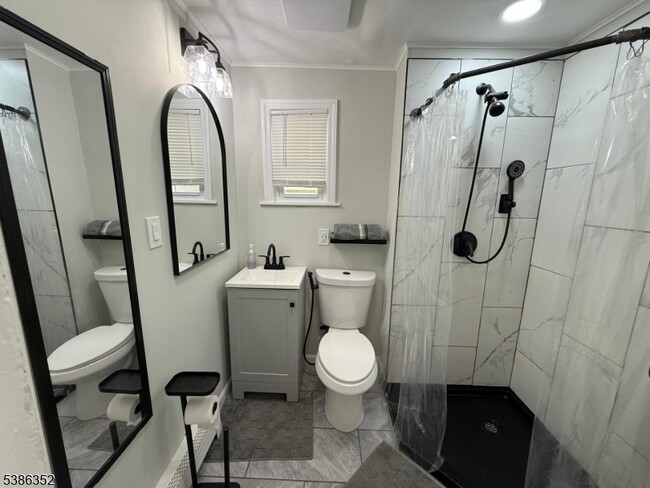 Building Photo - 21 Elliott St