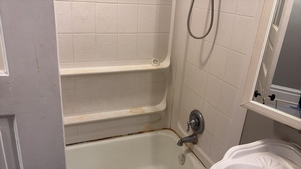 Building Photo - 1623 4th Ave