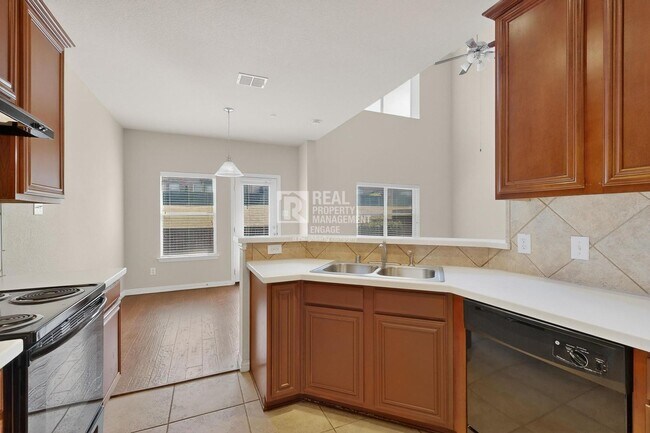 Building Photo - Modern Plano Townhome in Frisco ISD Available for Rent