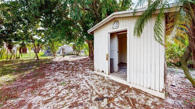 Building Photo - 1610 NW 9th Ct