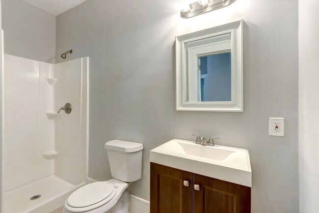 Building Photo - Large 3BR/2BA Downtown Home Walking Distan...