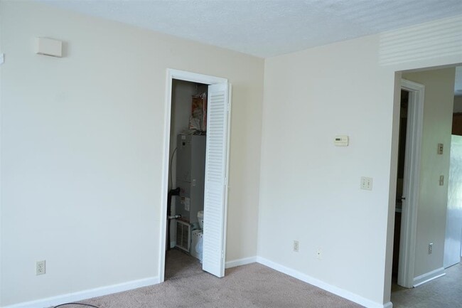 Building Photo - 832 Vine St