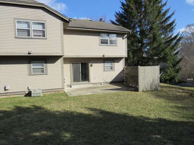 Building Photo - 399 Willow Grove Dr