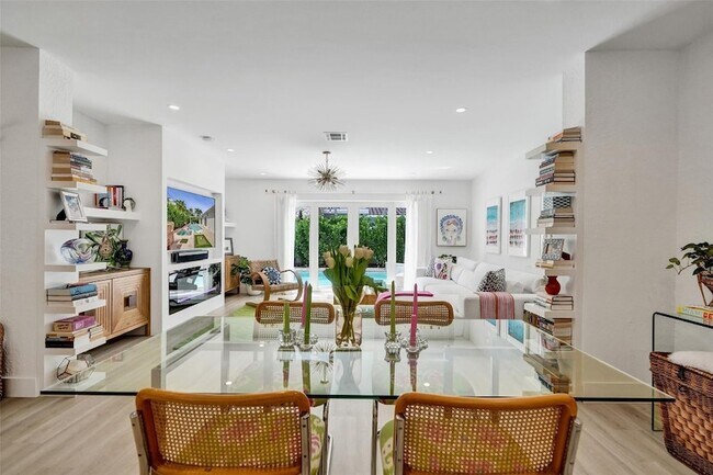 Building Photo - 3206 Robbins Rd