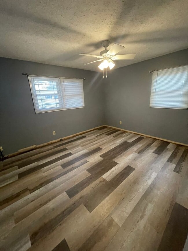 Building Photo - Newly updated! 3 bedroom, 2 bath home located near Skyview Lake! More updated photos to come!