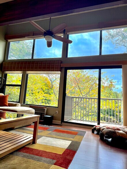 Building Photo - 1465 E Putnam Ave