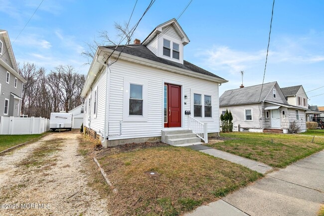 Building Photo - 96 Maple Ave